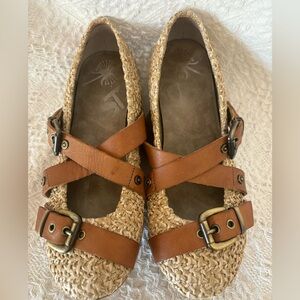 Women’s Toto scrappy shoes by Toto size 6.5